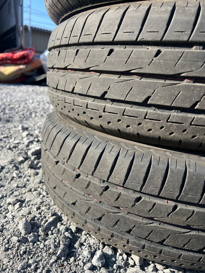 ブリヂストン　ルフト　rv2 215/60r17 24年製　バリ山