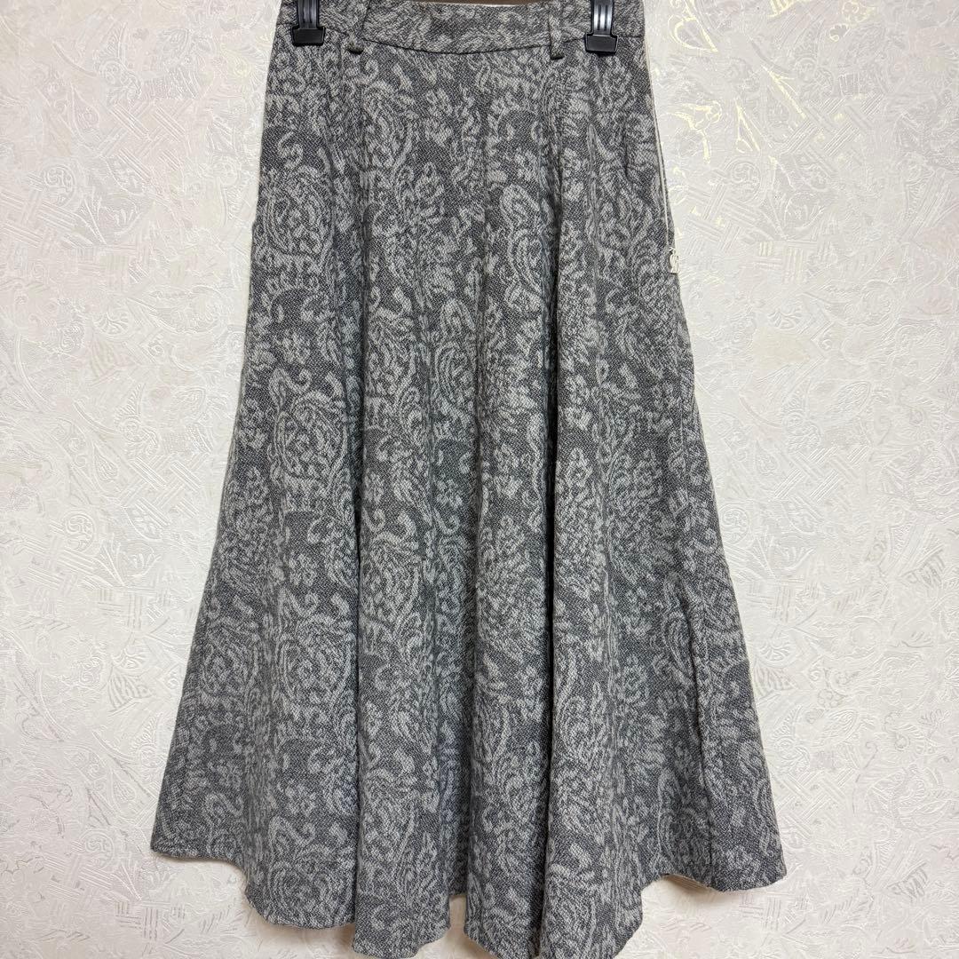 【美品】Tnewties トゥエンティーズ　その中の1枚は偽札　フレアスカート