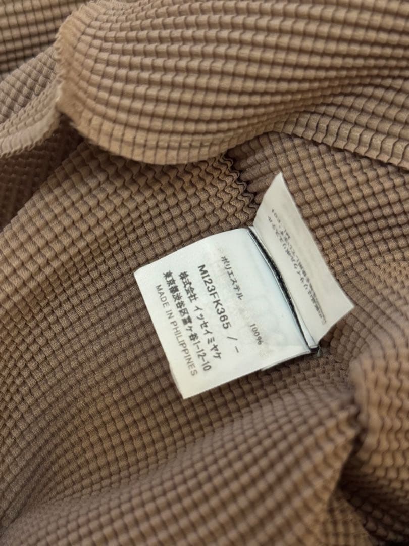 me ISSEY MIYAKE STRETCH PLEATS 半袖　トップス