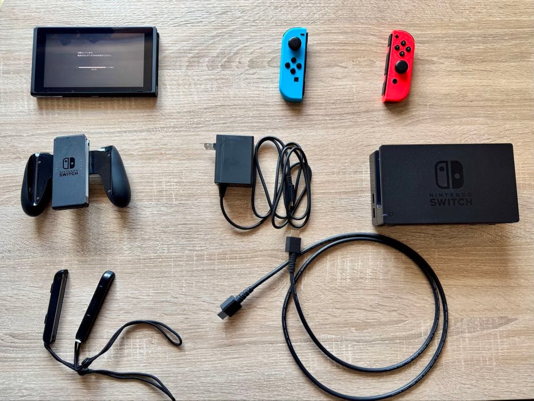 【美品】Switch本体箱あり袋あり傷なし 即決時純正キャリングケースを付けます