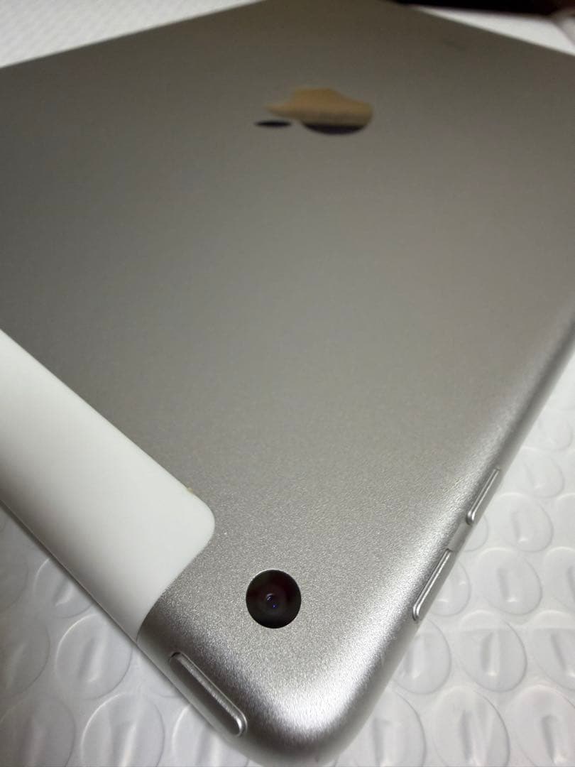 iPad第5世代(2017)Wi-Fi + 32GB バッテリー:75%