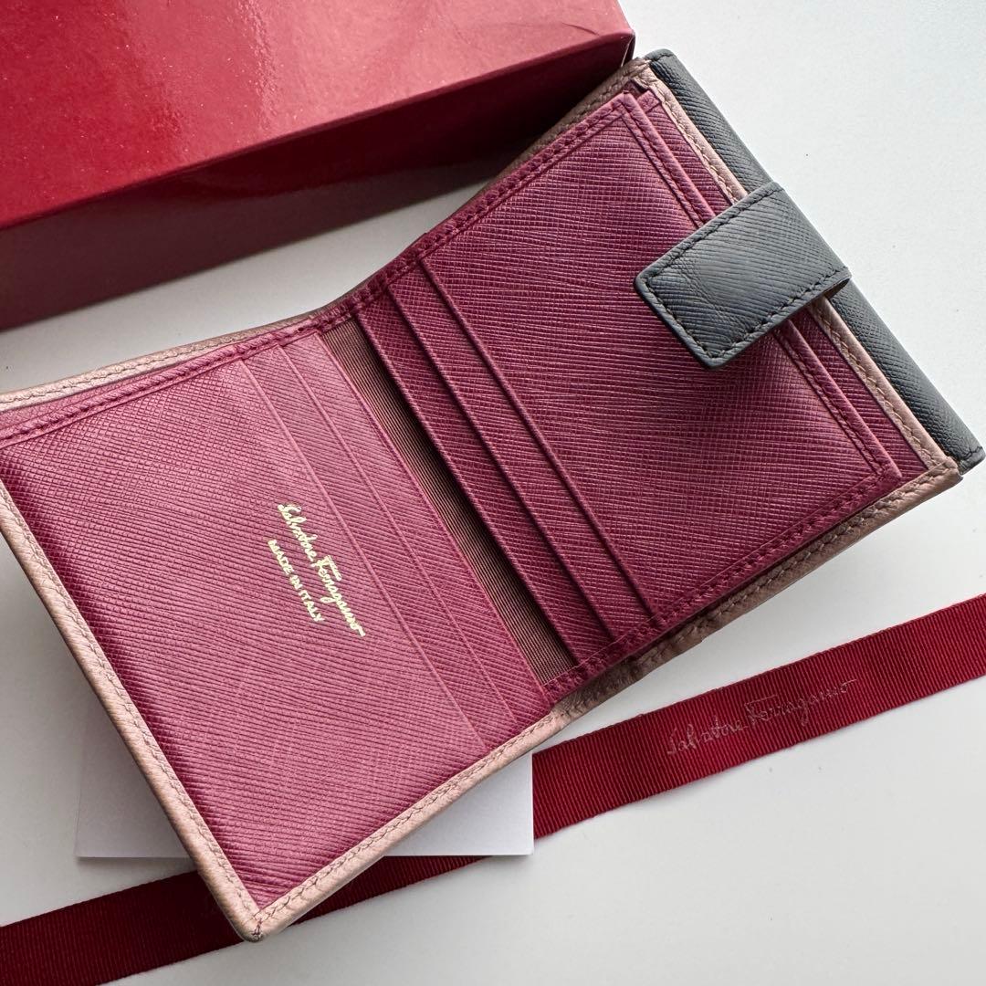 【美品】338 Ferragamo サルバトーレフェラガモ 2つ折り財布