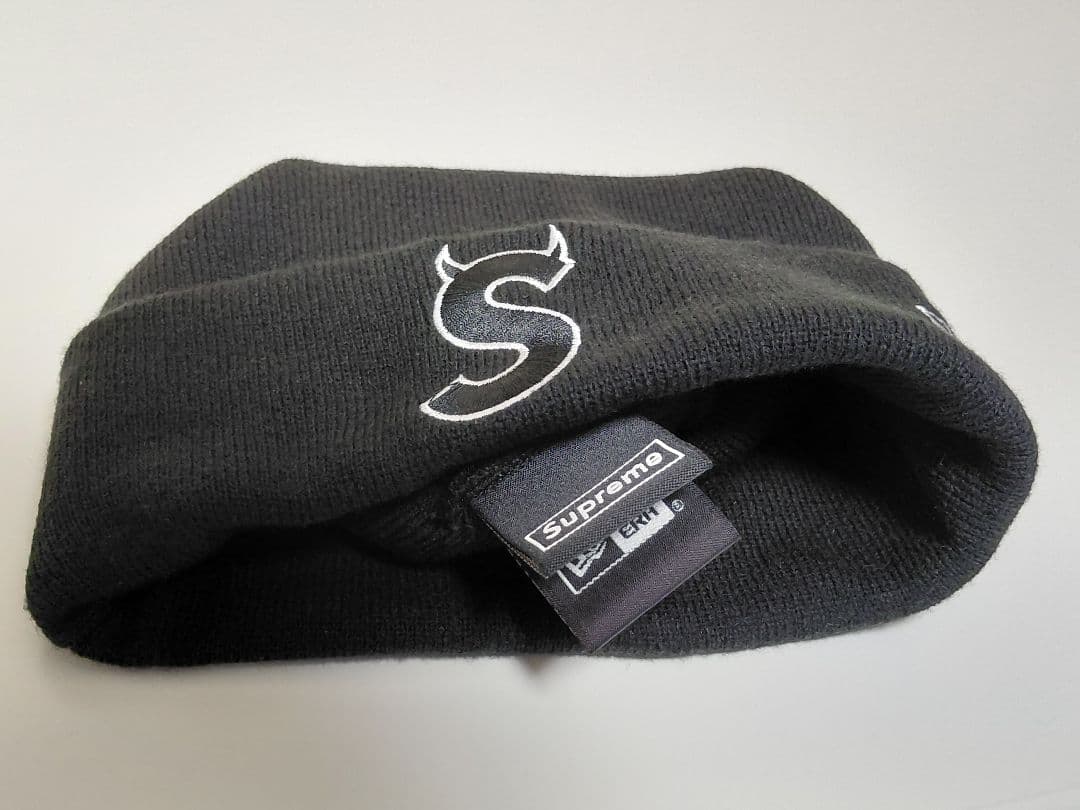 極美品　Supreme × New Era　ツノ S Logo　Beanie　黒