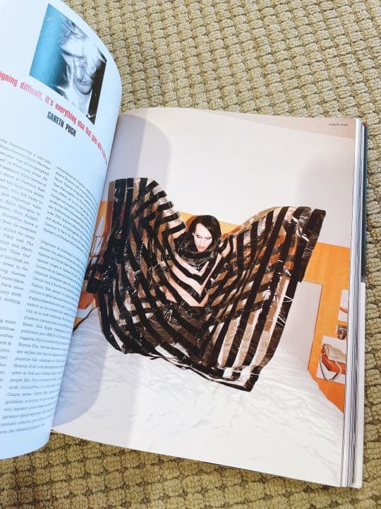 洋書　2巻　100人の現代ファッションデザイナー写真集