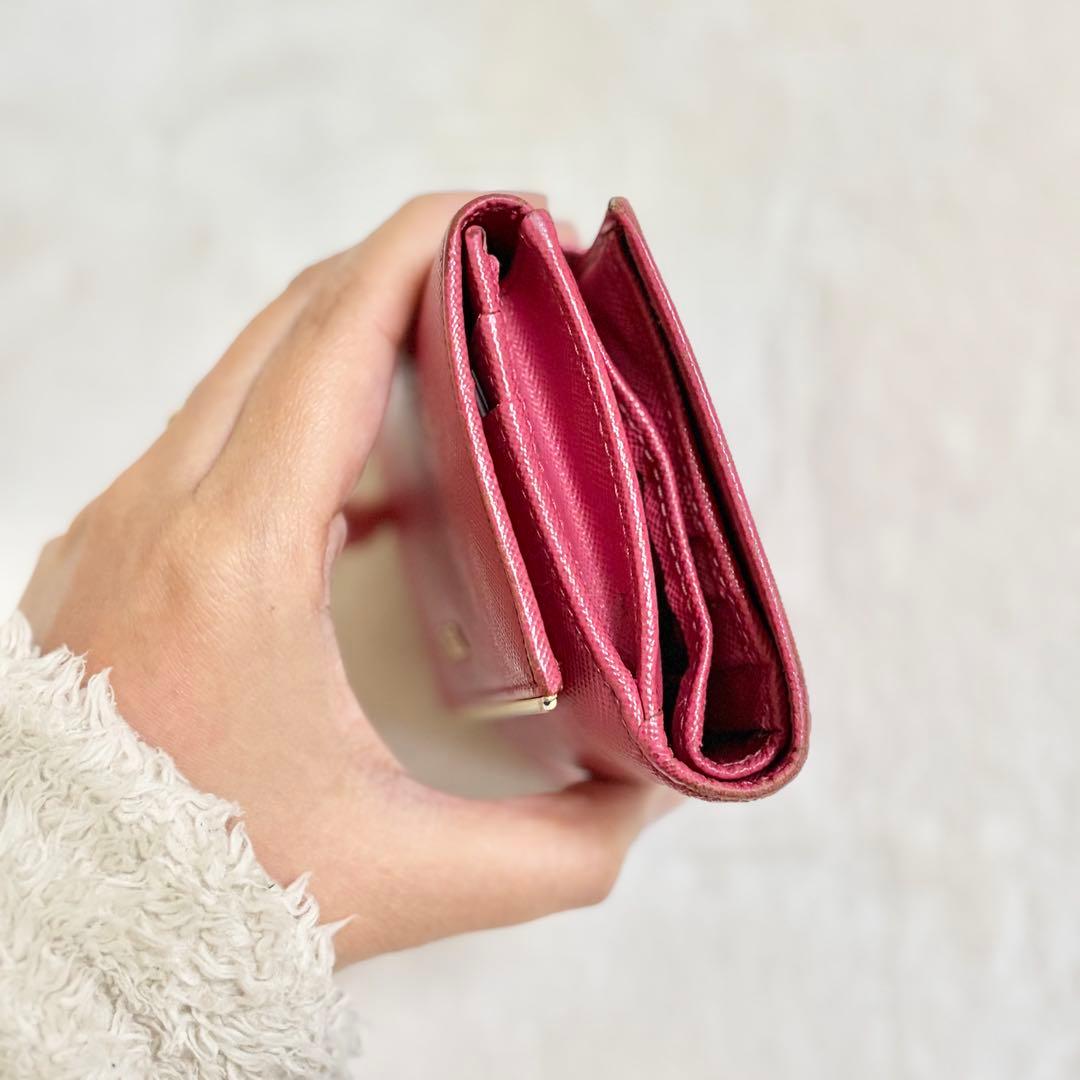 ✨正規品✨ PRADA プラダ 二つ折り財布　ピンク　ゴールド金具