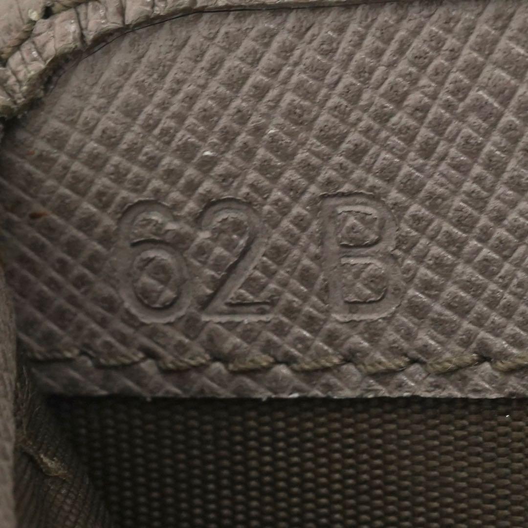 ✨未使用に近い✨　PRADA ミニ財布　サフィアーノレザー　二つ折り　グレー