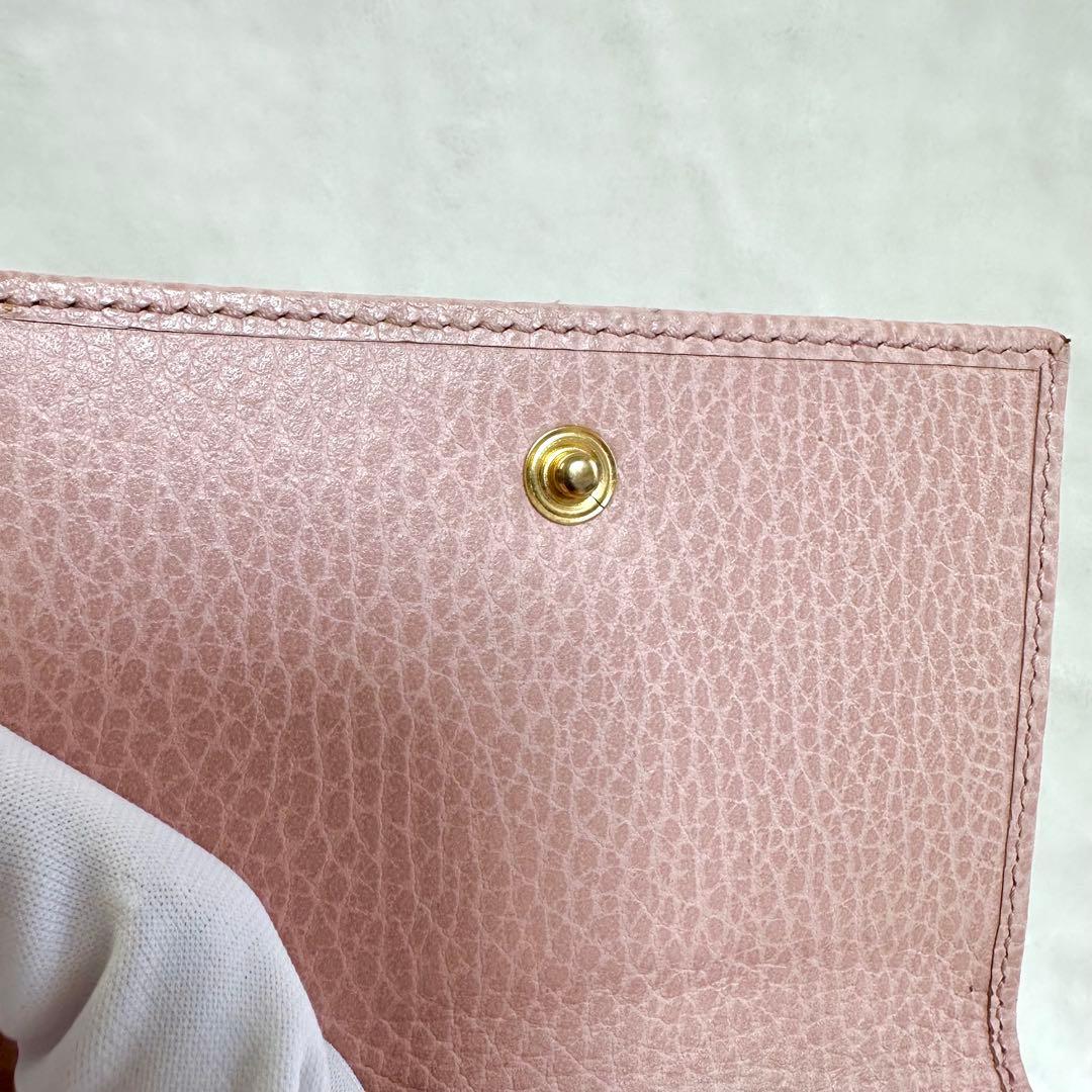 GUCCI ロゴ ピンクレザー三つ折り財布