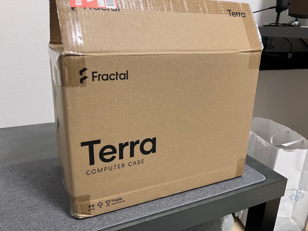 Fractal Design Terra pcケース