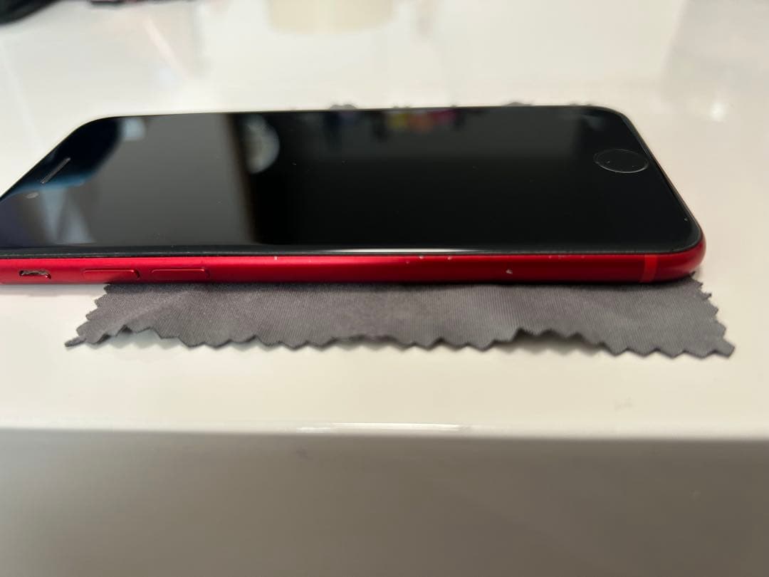 Apple iPhone 8 (赤) 本体　64GB