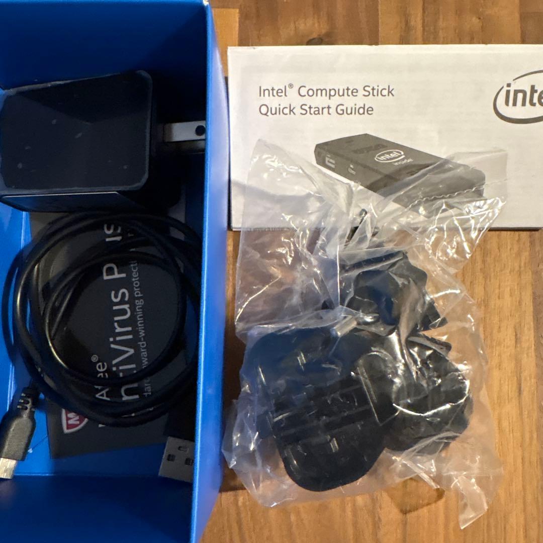 ミニPC Intel Compute Stick STCKA132WFC