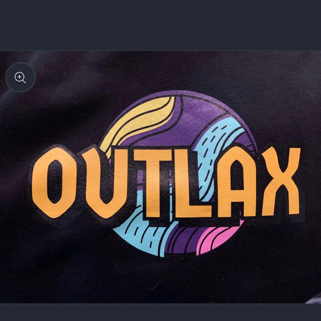 OUTLAXのパーカー