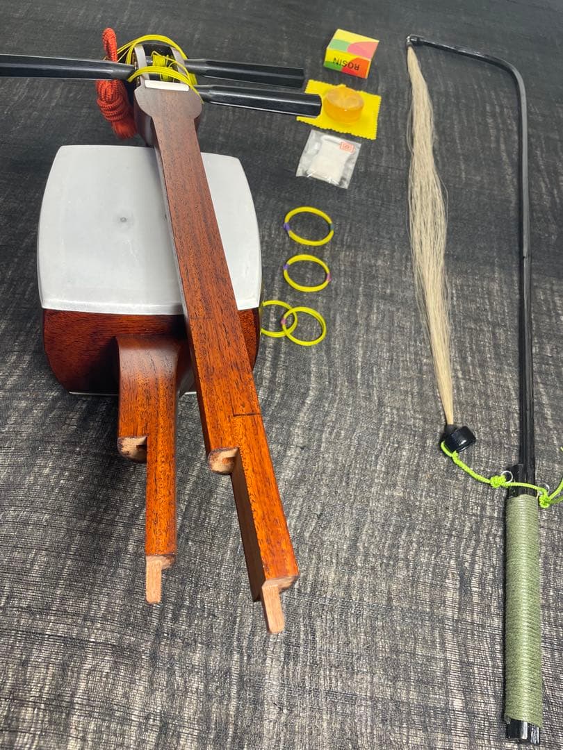 和胡弓，　竹弓、　付属品