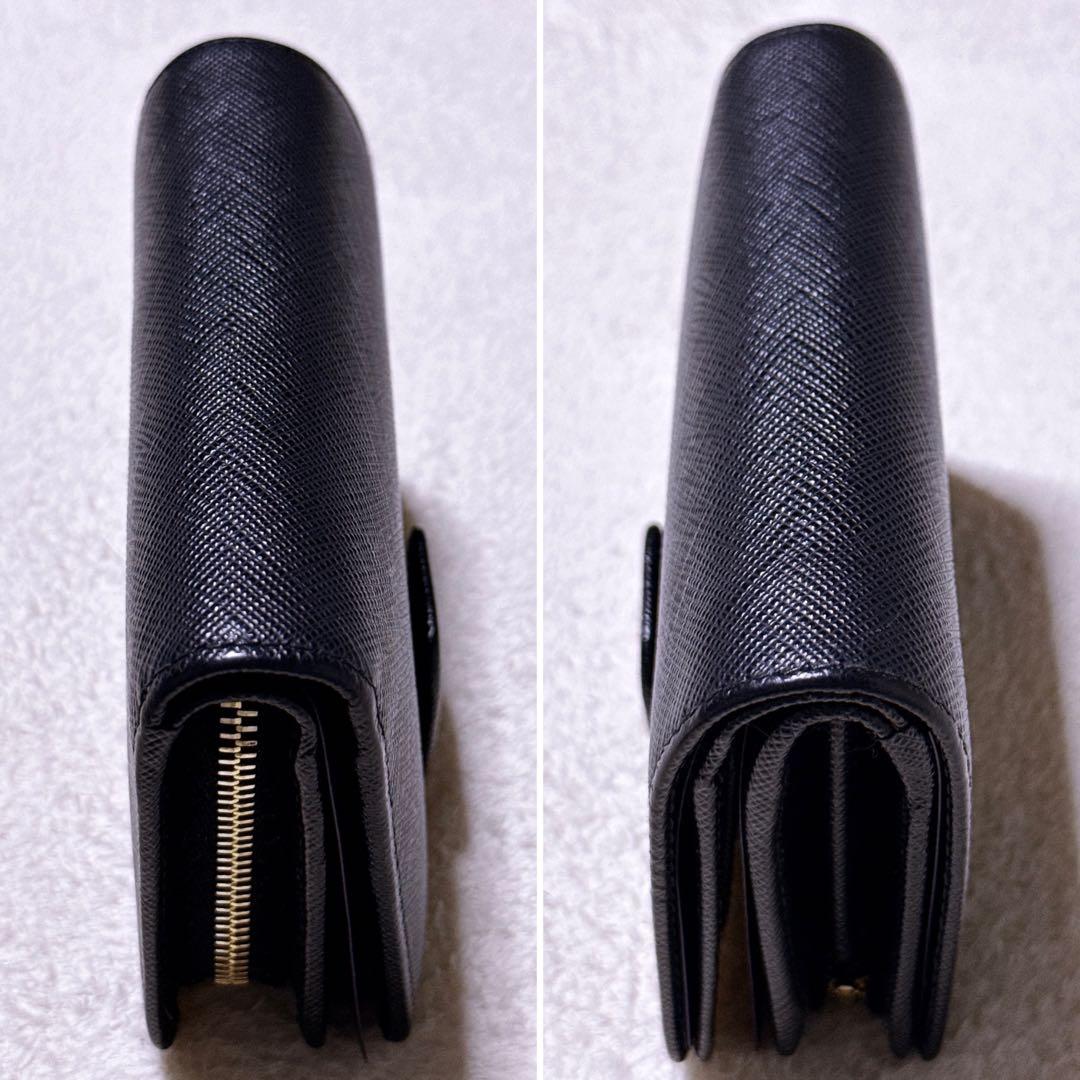 現行 RFID搭載【未使用】プラダ 折り財布 サフィアーノ 1ML018 黒