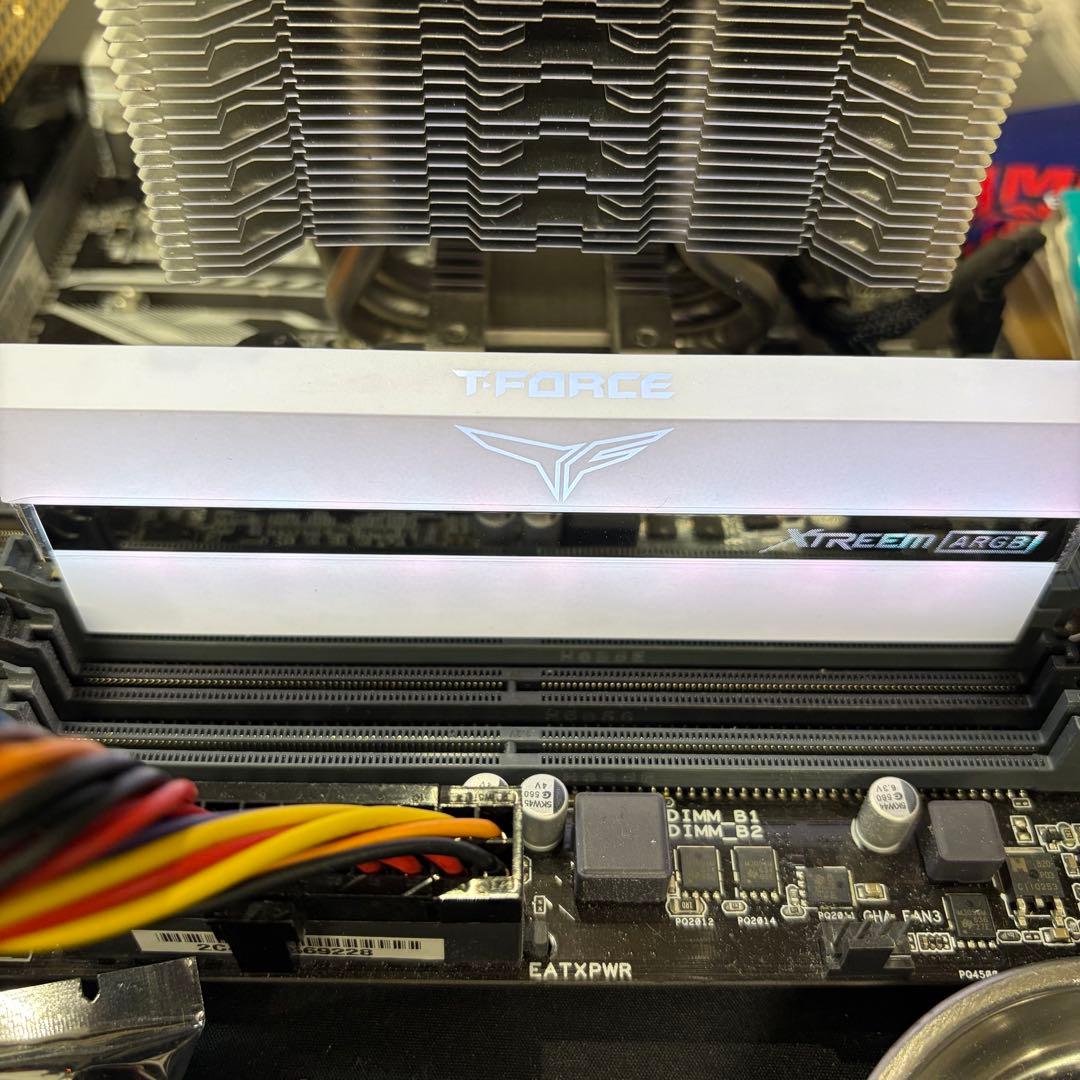 ぴ*ぅ様 T-FORCE XTREEM DDR4 32GB 8GB 4枚 320