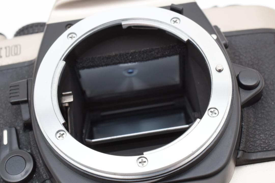 超美品 NIKON ニコン FM10 フィルムカメラ　モルト新品交換済　M929