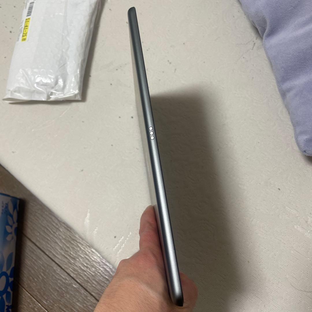 レ*ジ様 Apple iPad (第7世代) 32GB 本体 バッテリー97%