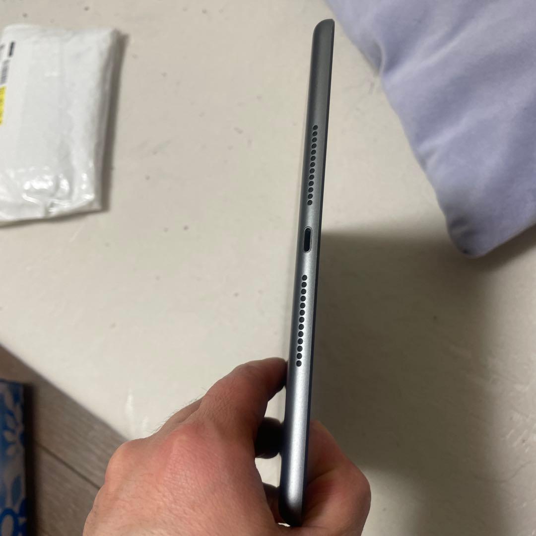 レ*ジ様 Apple iPad (第7世代) 32GB 本体 バッテリー97%