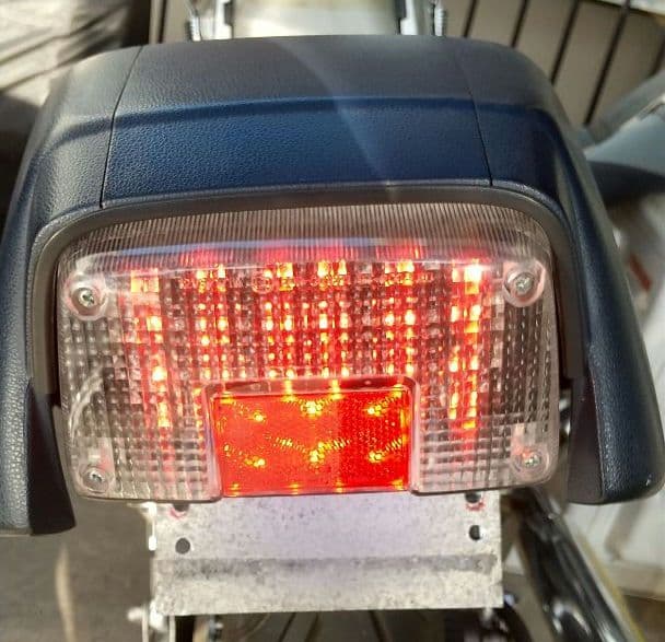 GSX250S、GSX400S用、LEDウインカー付スモークテールランプ