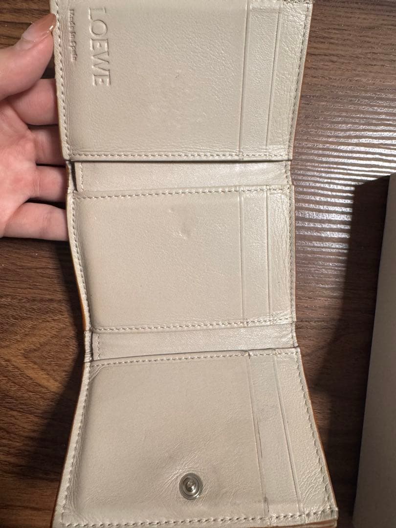 LOEWE ベージュ　財布Wallet