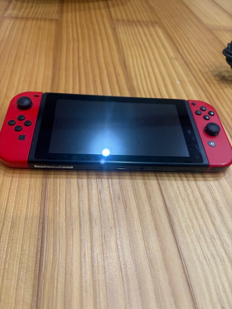タ*イ様 Nintendo Switch 本体 赤色 充実の付属品