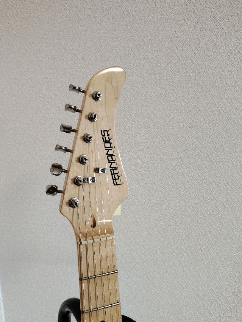 シェルピンクの1ピックアップストラト