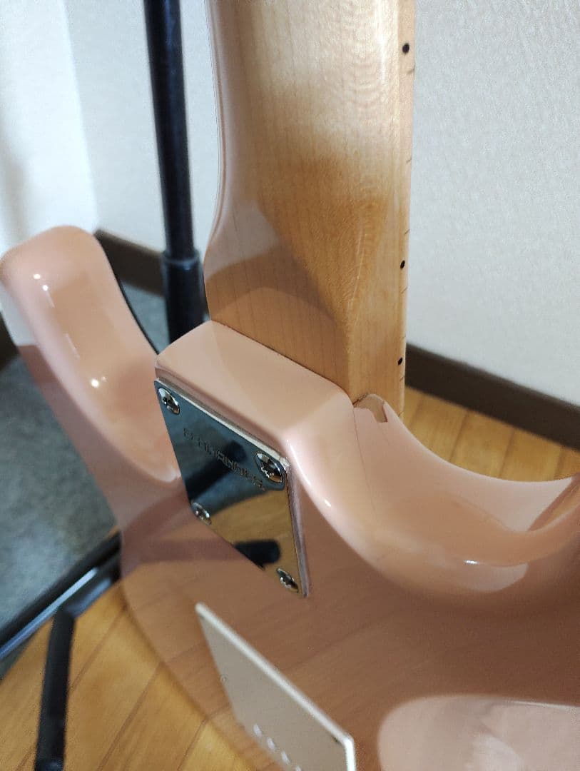 シェルピンクの1ピックアップストラト