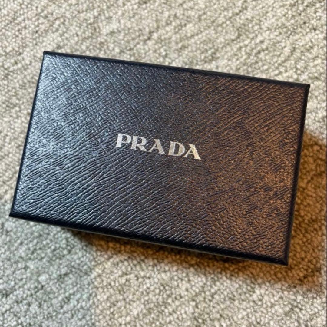 PRADA サフィアーノ　三つ折り　財布　黒