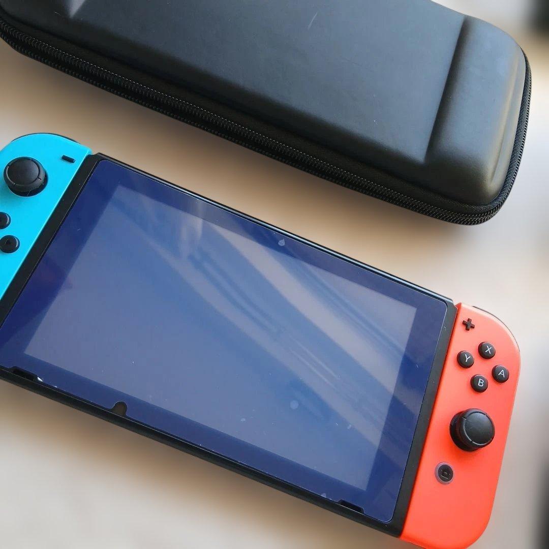 Nintendo Switch 本体 ケース・Joy-Con 付き