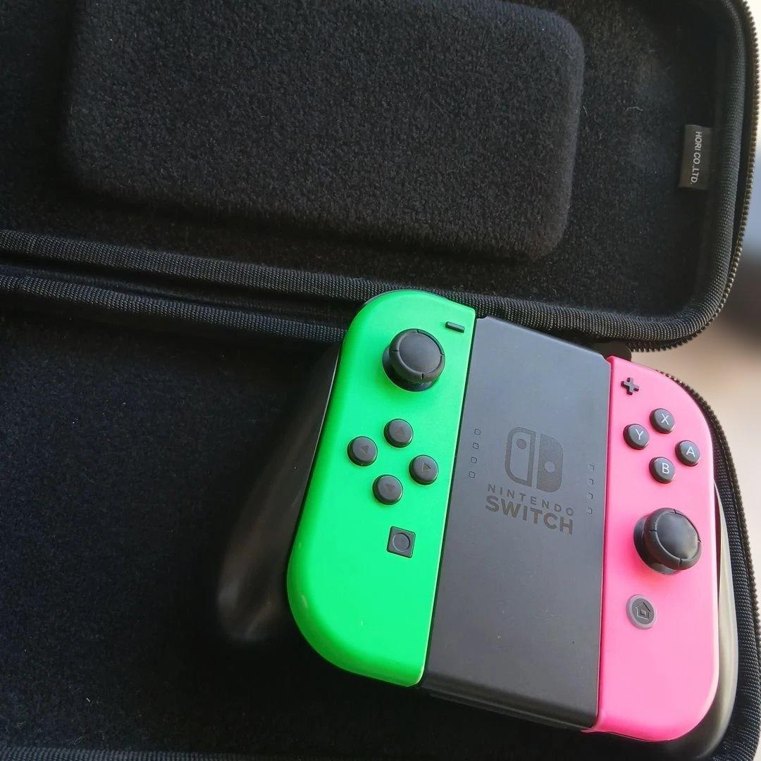Nintendo Switch 本体 ケース・Joy-Con 付き