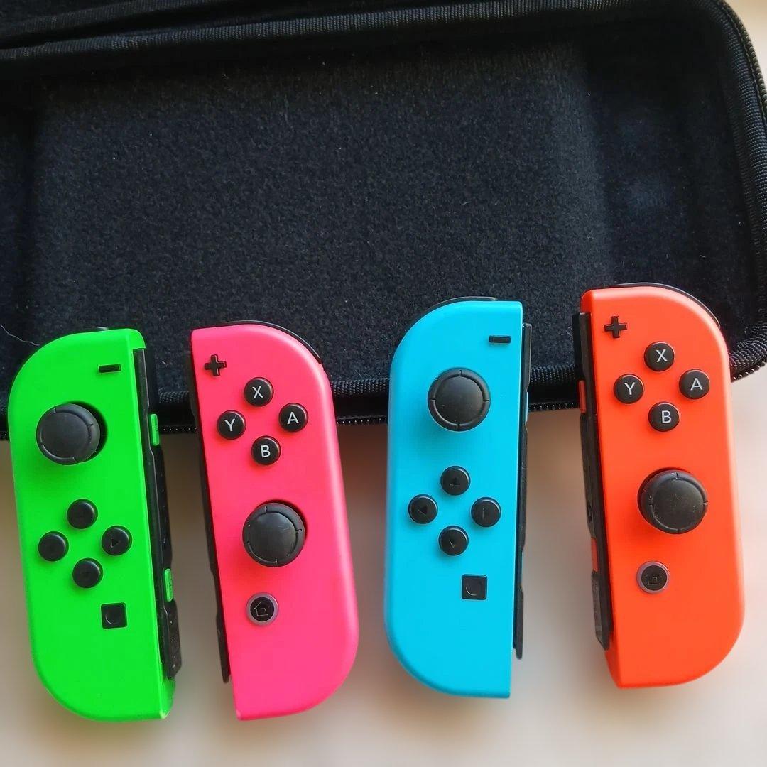 Nintendo Switch 本体 ケース・Joy-Con 付き