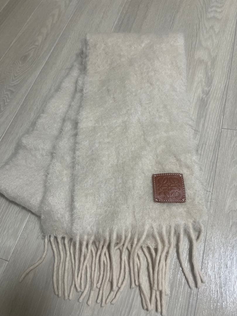 LOEWE クリーム色 マフラー