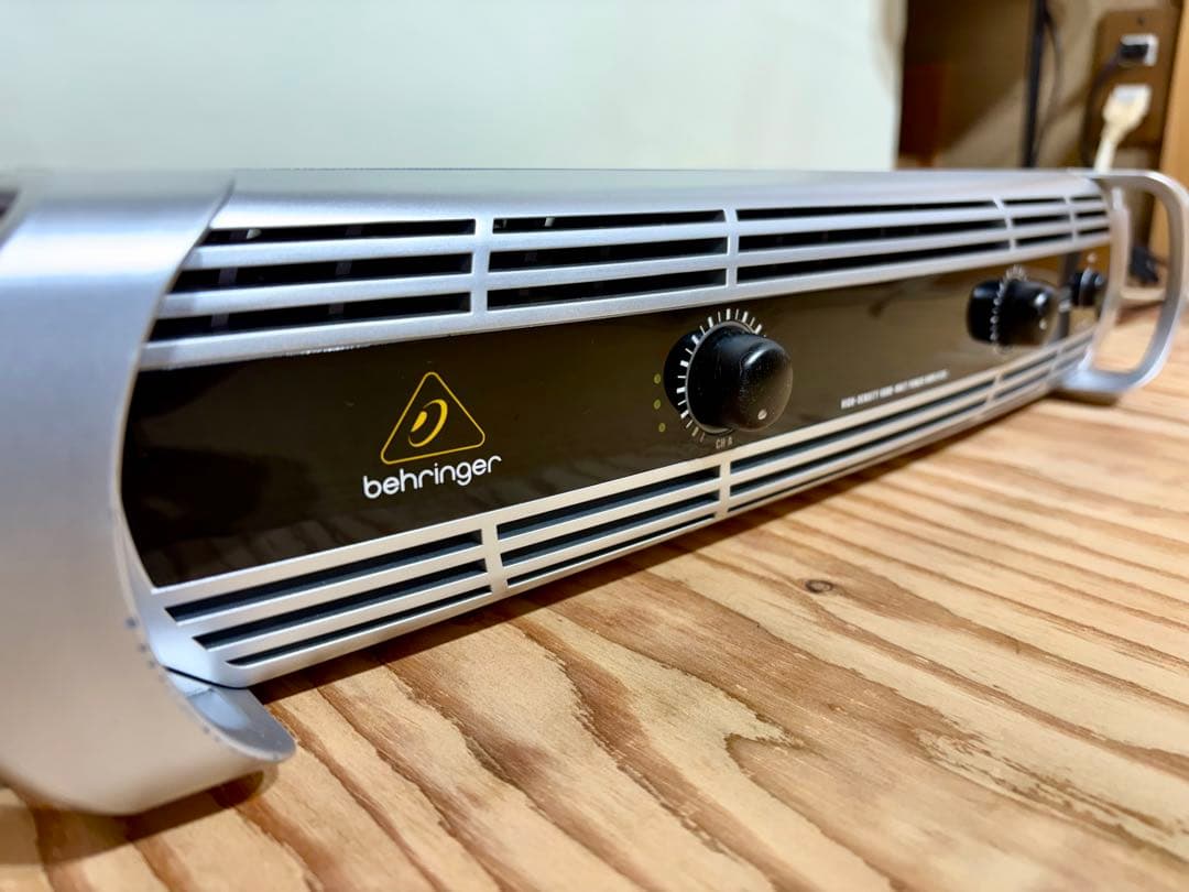 送料込み　Behringer NU6000 パワーアンプ6000W 動作品