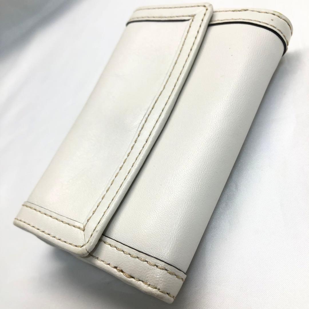 COACH コーチ　三つ折り　財布　ホワイト　レザー　蜂　刺繍