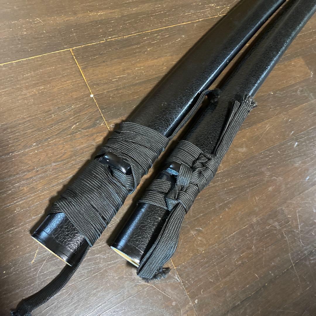 上級模造刀大小2本 黒柄 赤龍透し彫丸鍔 黒鰐目鞘