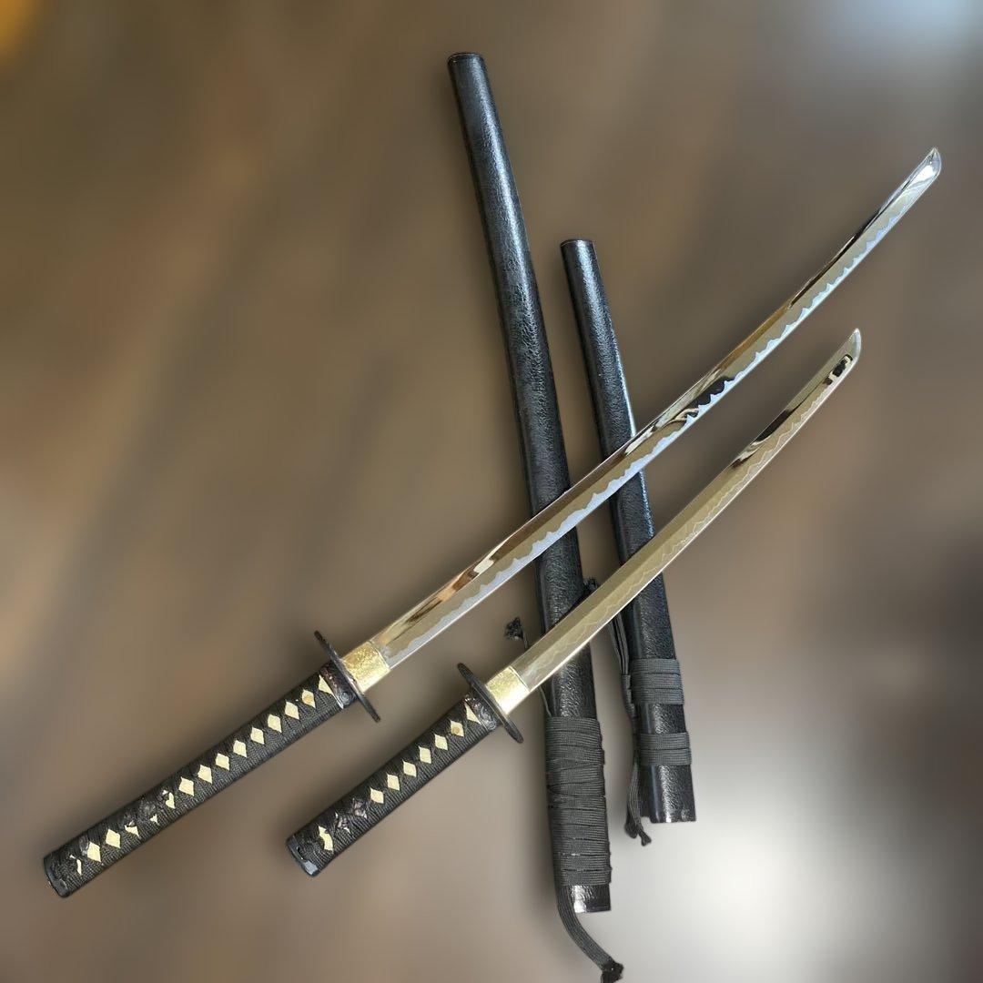 上級模造刀大小2本 黒柄 赤龍透し彫丸鍔 黒鰐目鞘