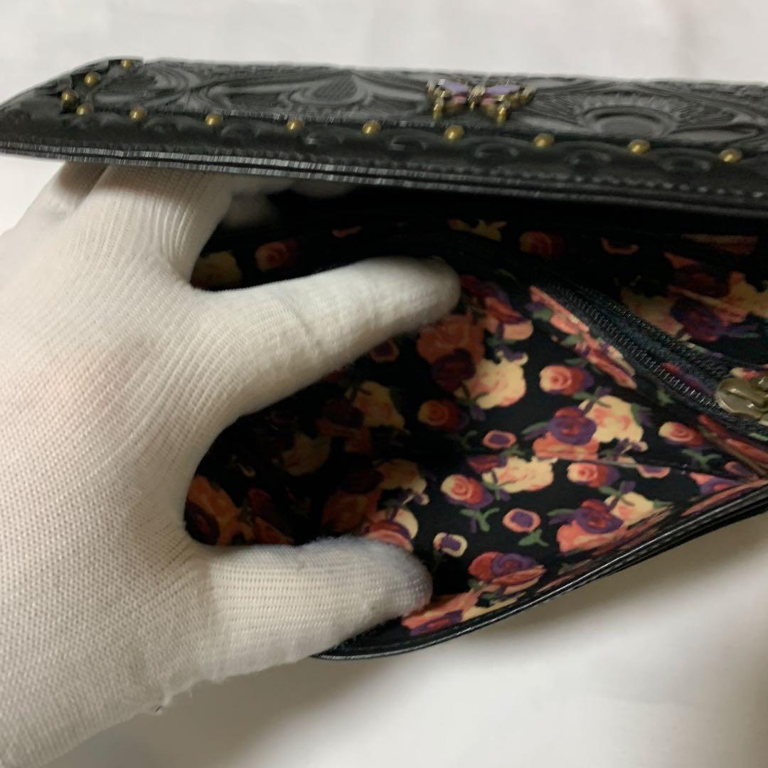 美品　希少　エンボス加工 黒 二つ折り財布 蝶の装飾