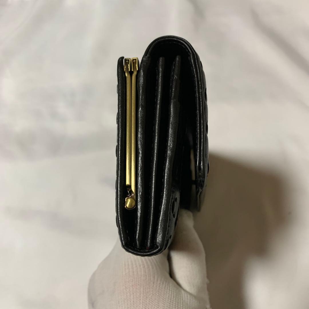 美品　希少　エンボス加工 黒 二つ折り財布 蝶の装飾