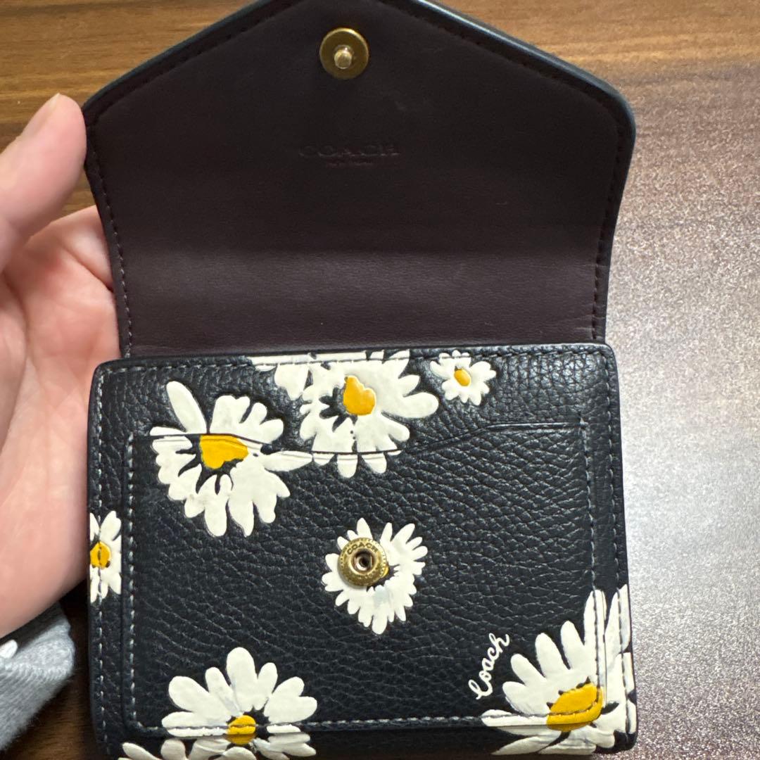 COACH デイジー柄 三つ折り財布
