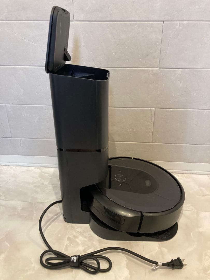 iRobot ルンバi7+ (Roomba i7+) 本体とクリーンベース