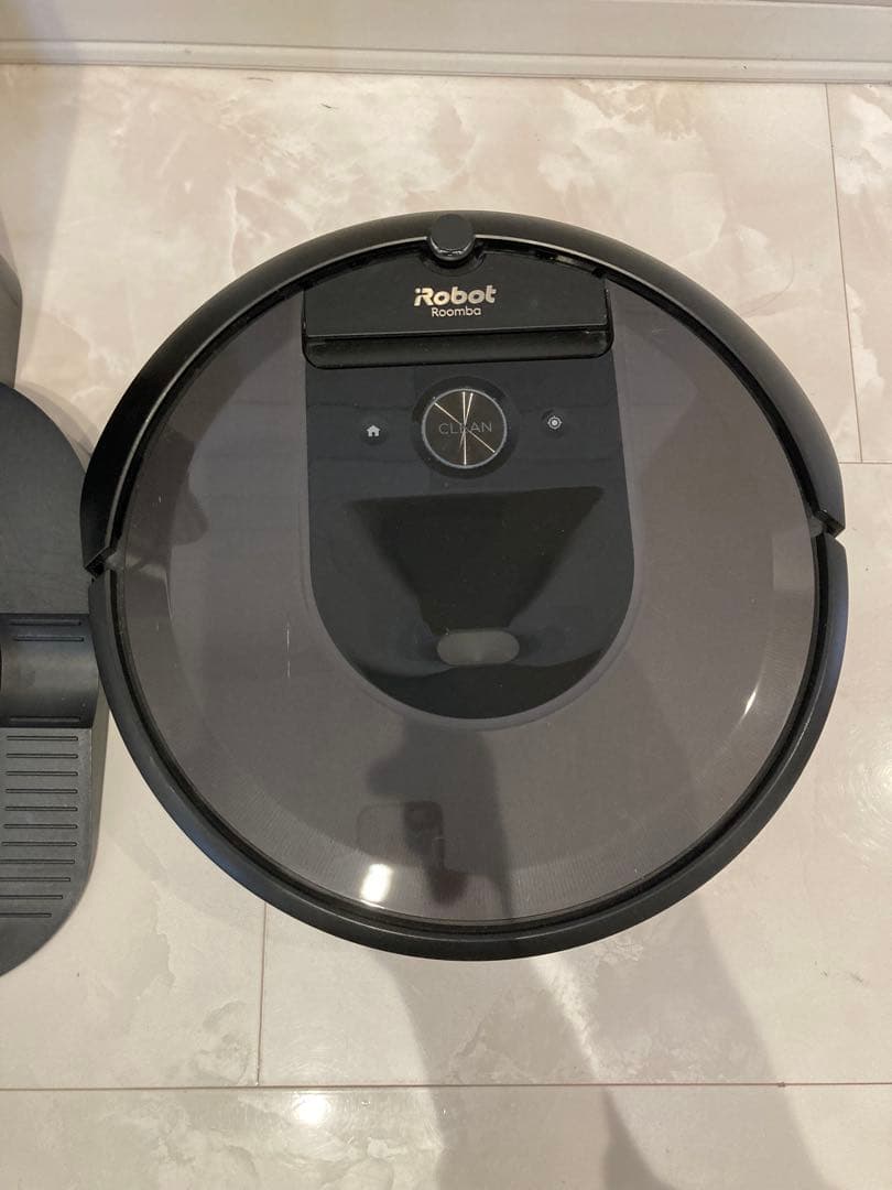 iRobot ルンバi7+ (Roomba i7+) 本体とクリーンベース