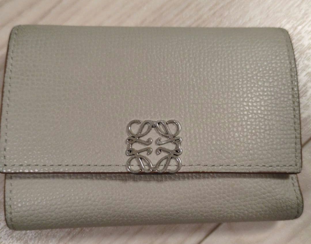 LOEWE 三つ折り財布 アナグラム ライトゴースト 箱付 バーティカルスモール