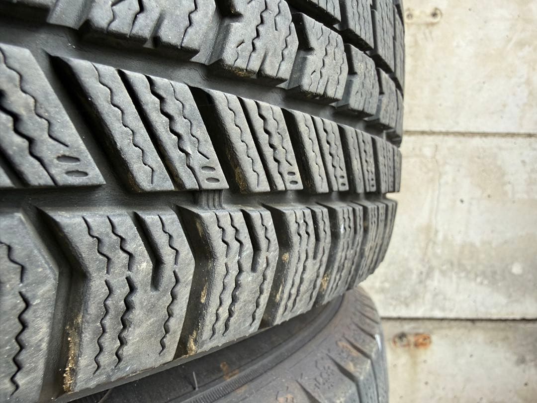 スタッドレスタイヤ 15インチ 195/65R15