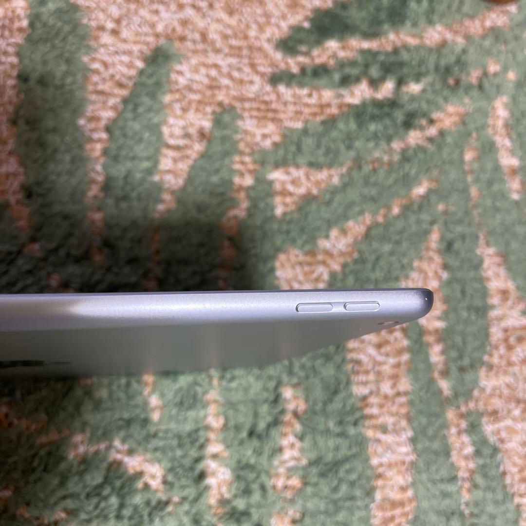 [カバー付]iPad 第7世代 32GB シルバー Wi-Fi 極美品