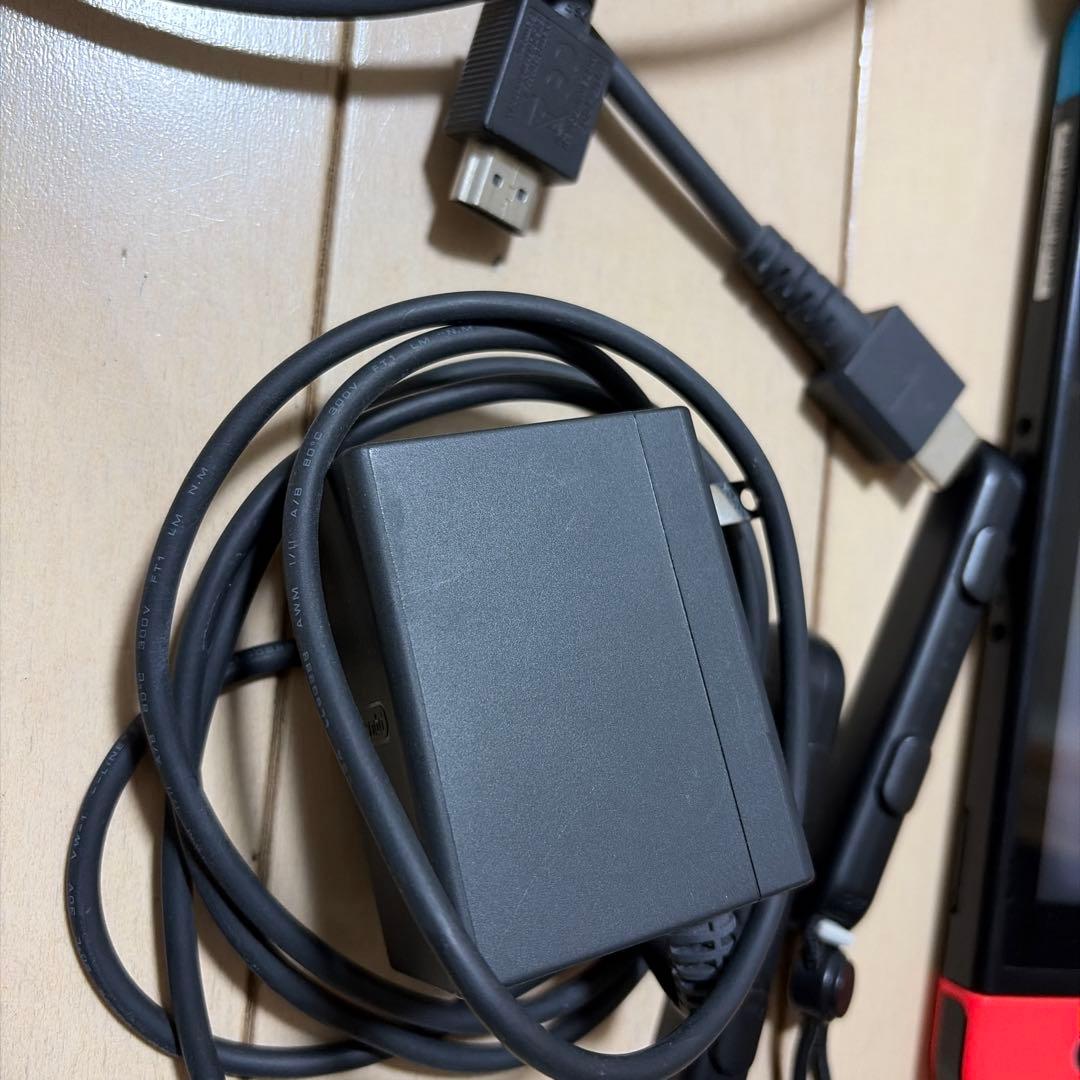 Nintendo Switch 本体 赤と青 Joy-Con 付属品あり