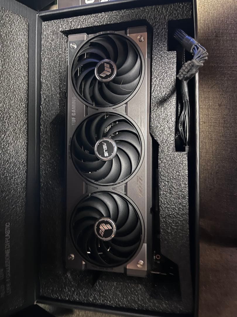 グラフィックボード・グラボ・ビデオカード ASUS TUF Gaming GeForce RTX 5070 OC 12GB
