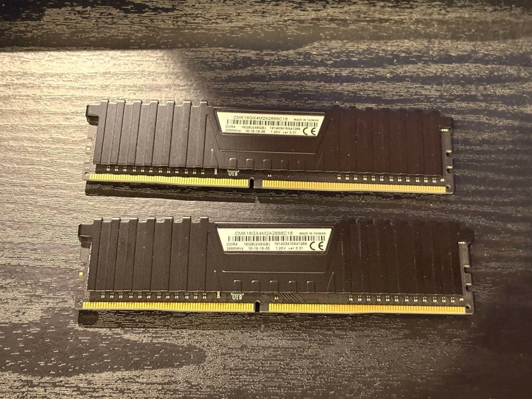 メモリー Corsair DDR4 RAM 16GB (2 x 8)