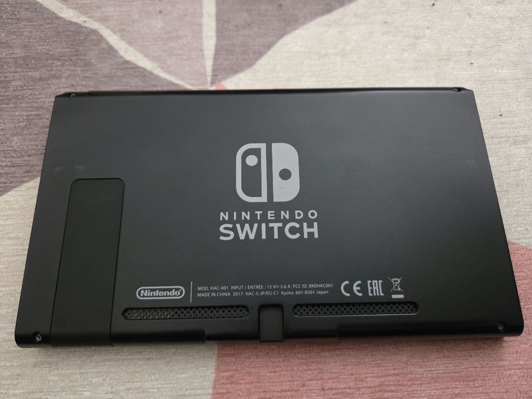 ニンテンドースイッチ　本体　Joy-Conグリップ、Joy-Conストラップ欠品