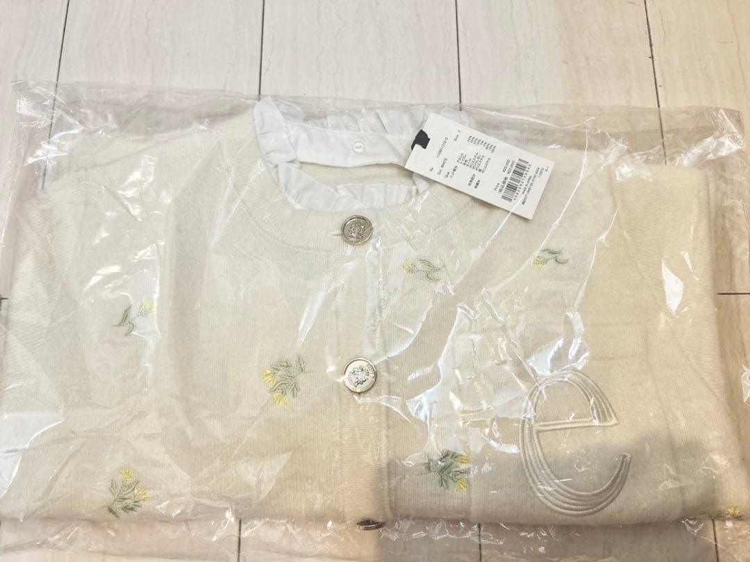【新品・未開封】 Attachedcollar フラワー モチーフカーディガン