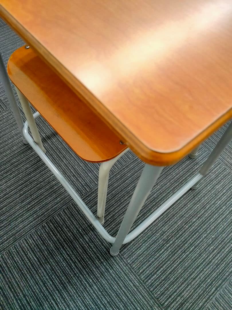 美品 KOKUYO コクヨ 学校机、学校椅子の各1 セット（送料無料）