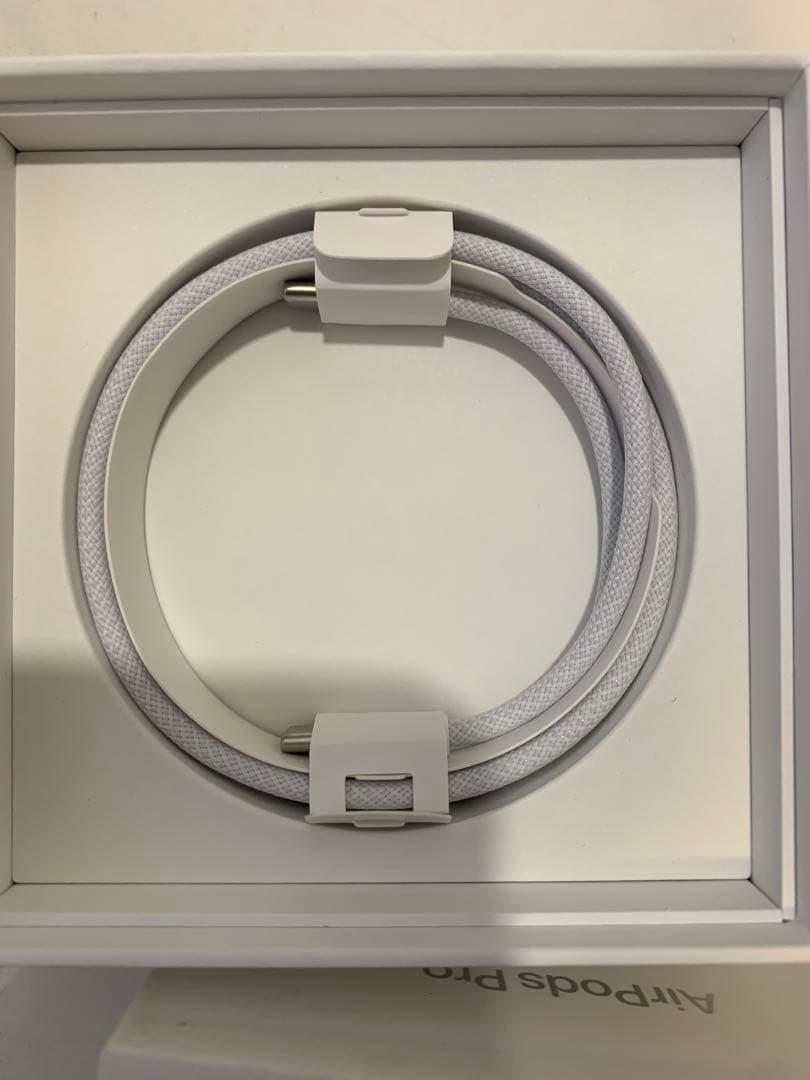 AirPods Pro 2 (USB-C) Kitsuneのケースつけます。